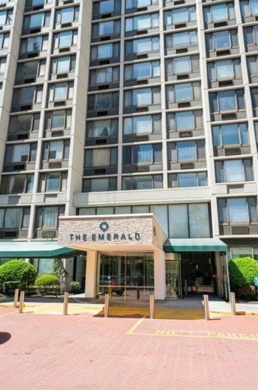 Foto del edificio - 45 River Dr S