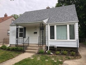 Building Photo - 233 De Villen Ave