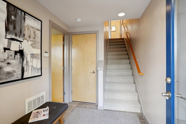 Building Photo - 923B N 85th St
