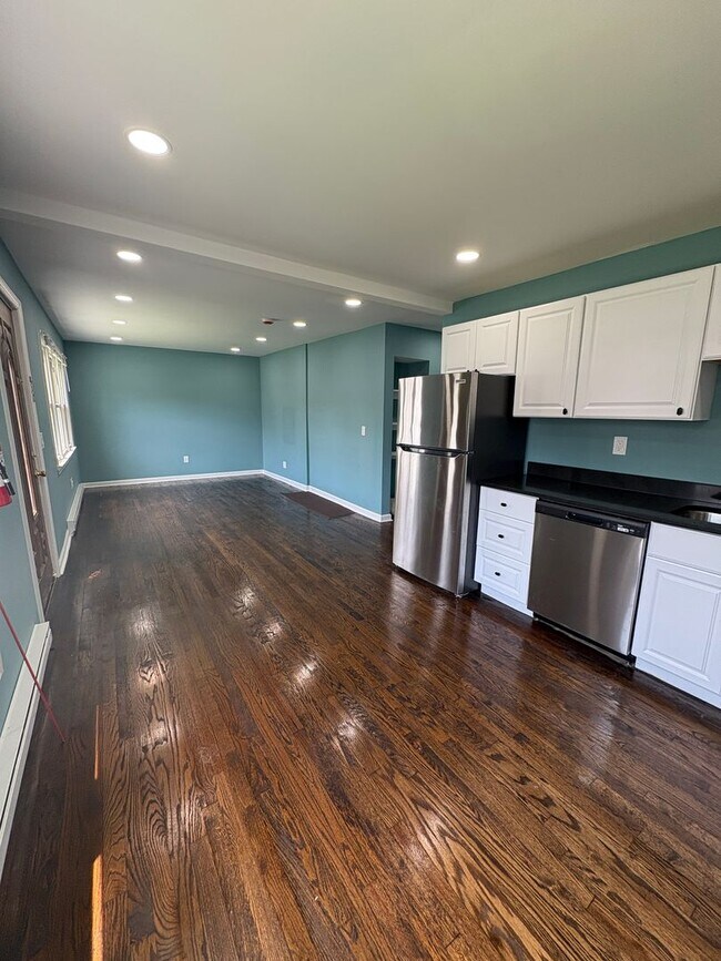 Foto del edificio - Beautiful 3 Bedroom 1 Bathroom Single Fami...