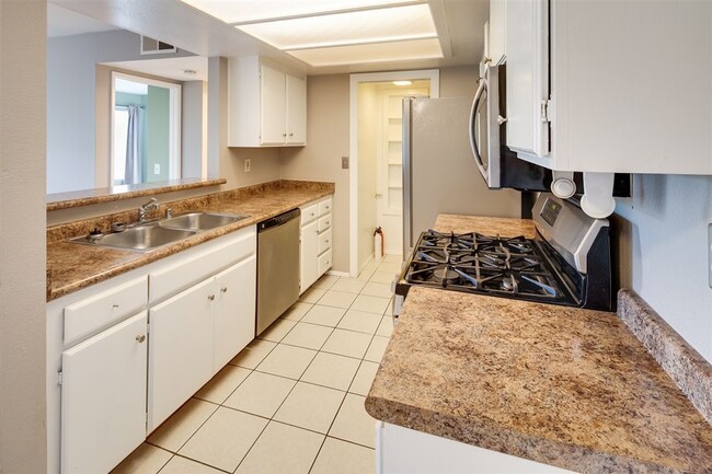 Building Photo - 9439 Fairgrove Ln