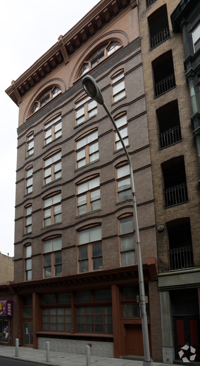 Building Photo - 1033-1035 Race St
