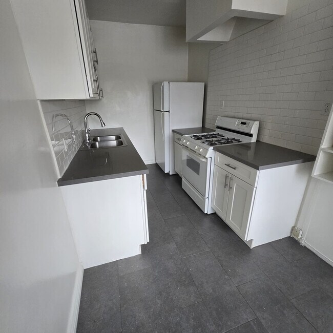 Foto del edificio - 833 N Formosa Ave