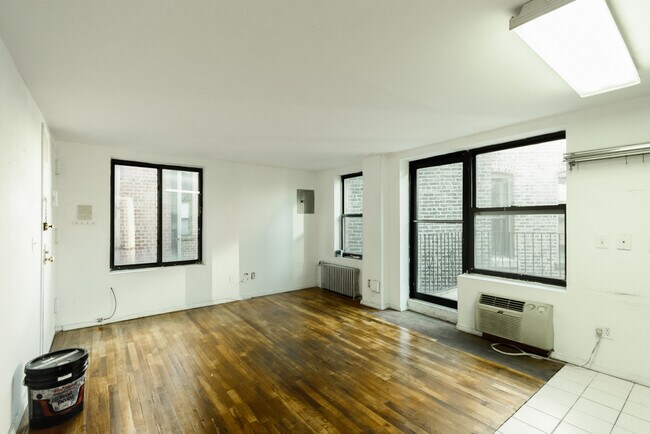 Building Photo - 29 7th Ave S
