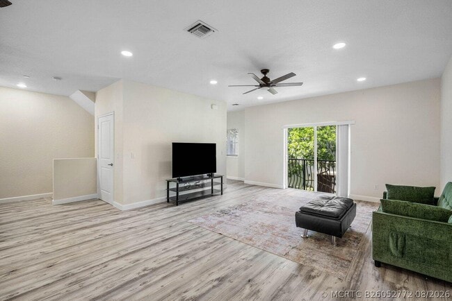 Building Photo - 48 NW Hawthorne Pl