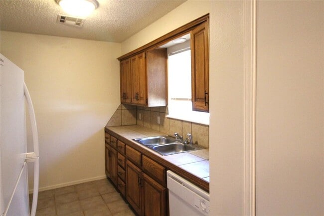 Photo - 112 NE 12th St Townhome