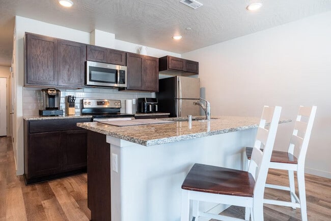 Building Photo - 5706 W 1st Pl