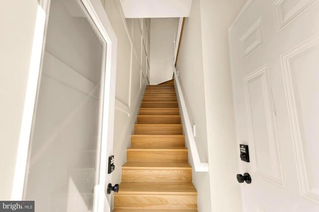 Building Photo - Private Georgetown Living!