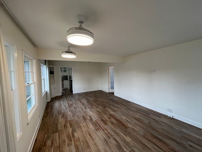 Building Photo - 2 Bedroom 2 Bath Single Family Home in Orange