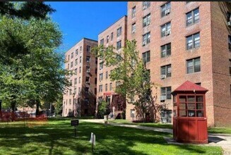 Building Photo - 150-20 71st Ave