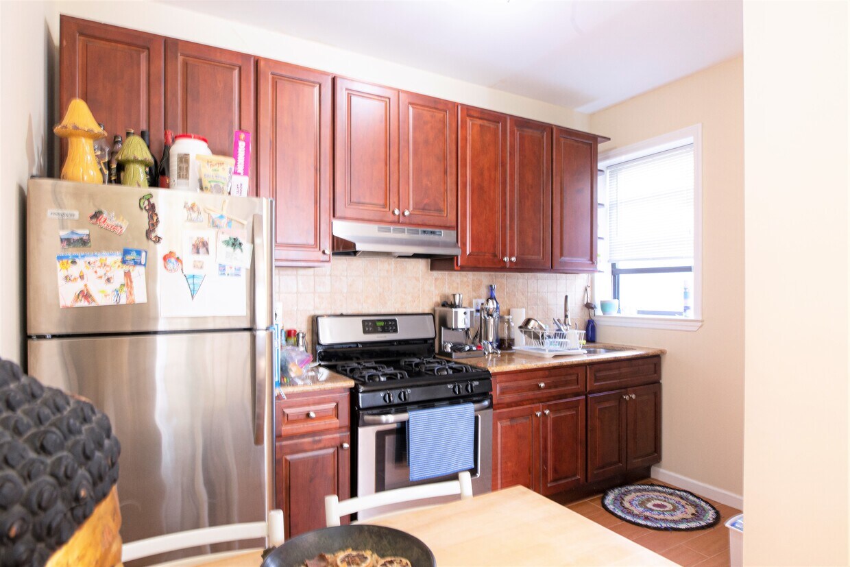 3315 28th Ave Unit 1F, Astoria, NY 11103 3315 28th Ave Astoria, NY