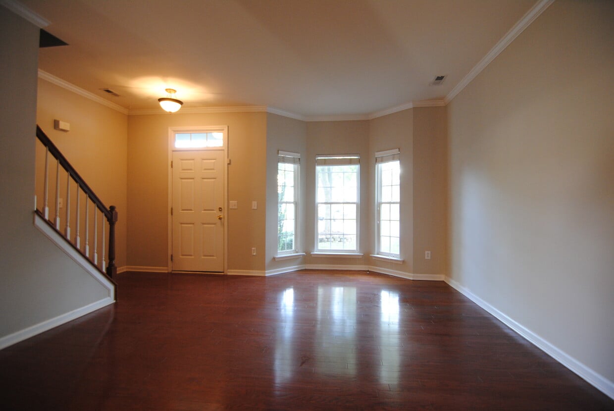 Primary Photo - 10722 Edmundson Ave