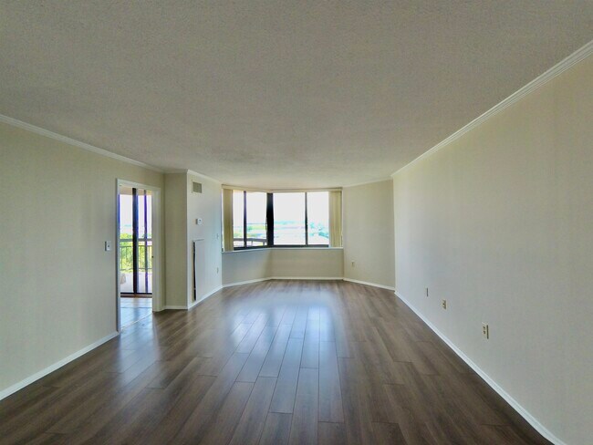 Foto del edificio - 609 Harmon Cove Tower