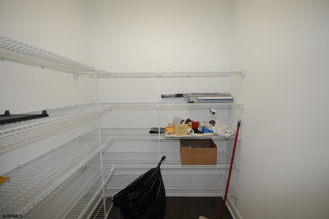 Foto del edificio - 101 W Beach Ave