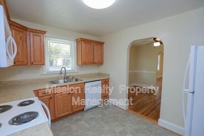 Foto del edificio - 7509 Montrose Ave