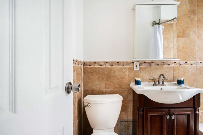 Foto del edificio - 428-430 West 47th Street-SI ID1021830P