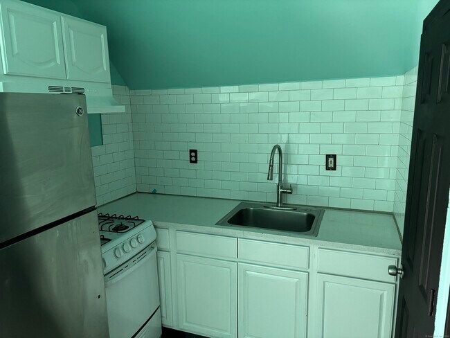 Foto del edificio - 220-222-222 Beardsley St