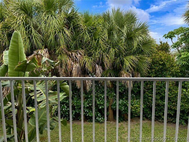 Foto del edificio - 615 NW Oleander St
