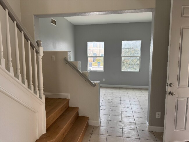 Building Photo - 3048 San Luis Dr