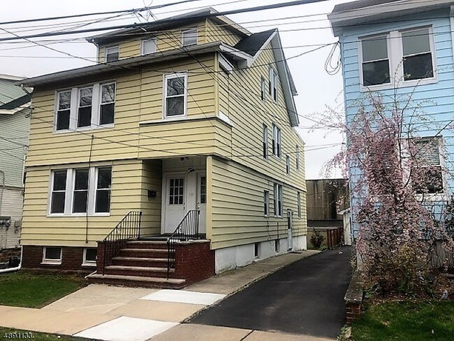 Building Photo - 10 Boyden Pkwy S