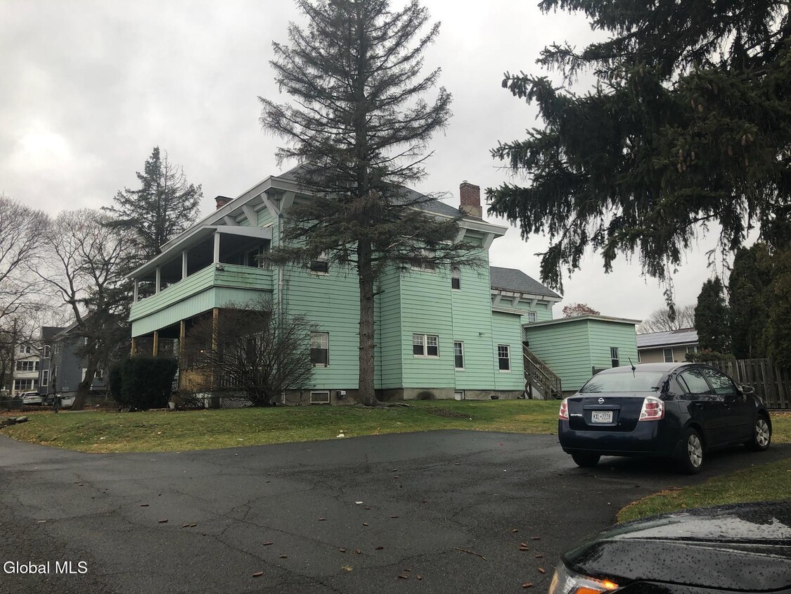 Primary Photo - 600 1st St
