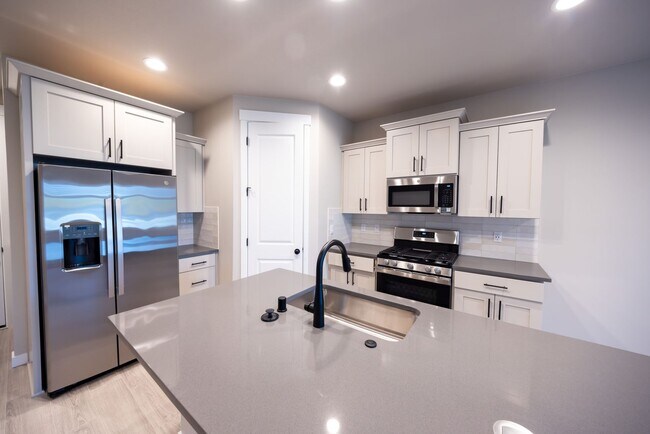 Building Photo - Brand New! - 3 Bedroom Townhome in Vancouv...