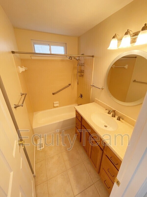 Building Photo - 9286 Carriage Run Cir