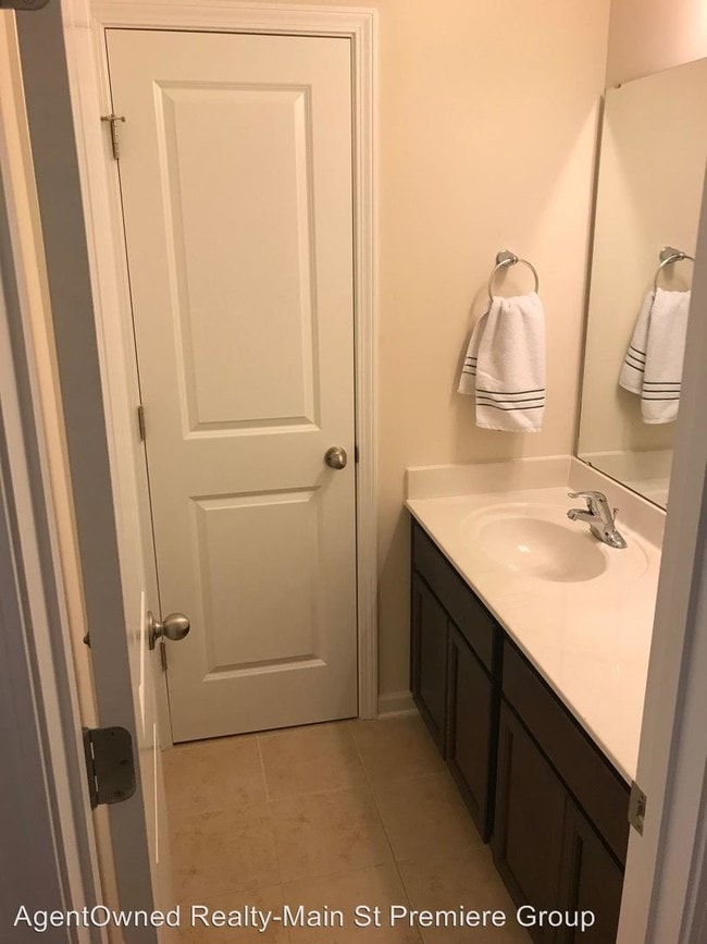 Building Photo - 5 br, 3.5 bath House - 144 Limehouse Drive