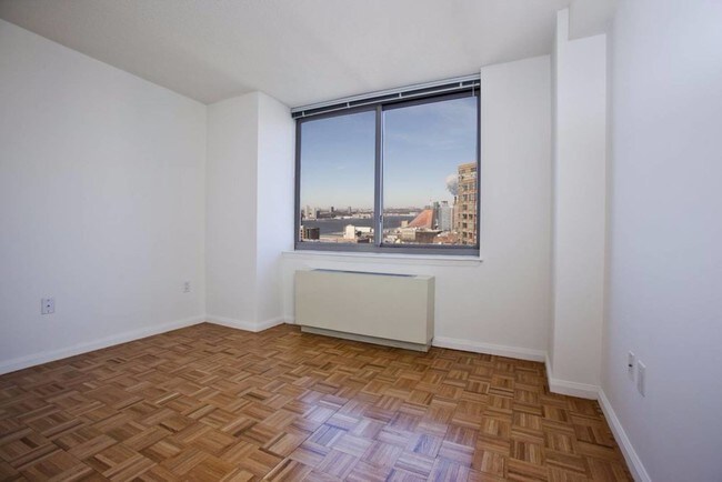 Building Photo - 560-562 Amsterdam Ave