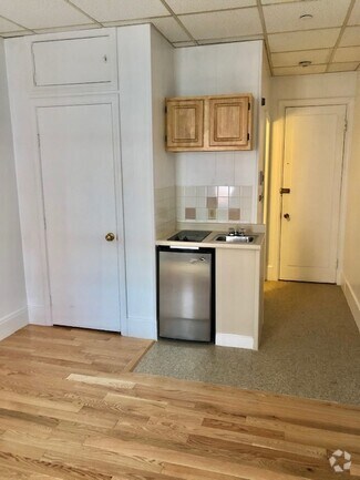Building Photo - 256 Newbury St