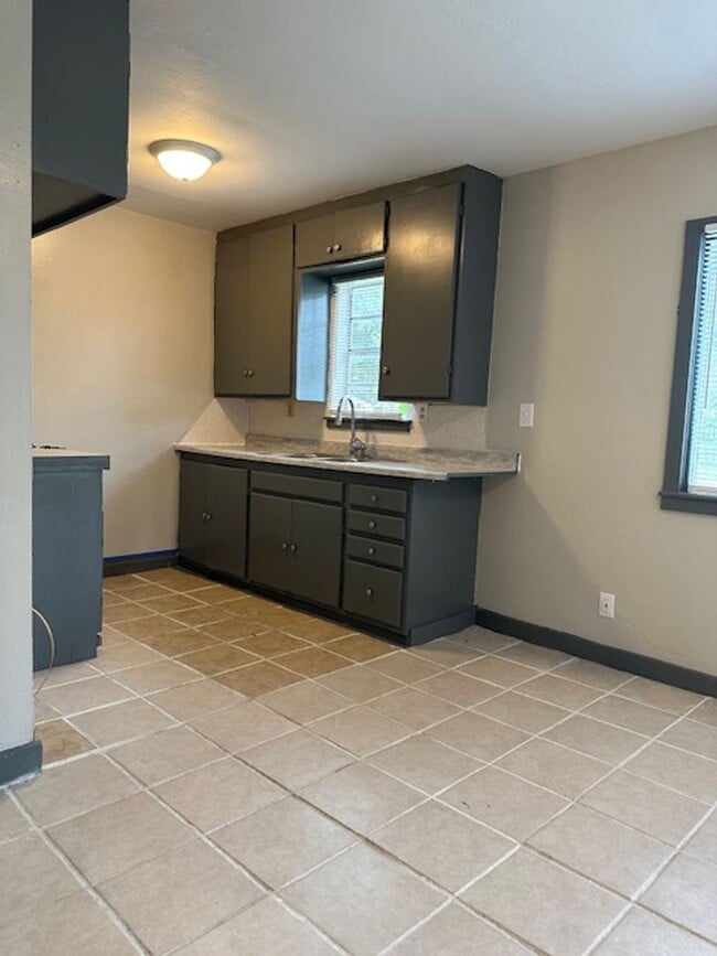 Building Photo - Move-in Special: Cute 2 bed 1 bath in Lexi...
