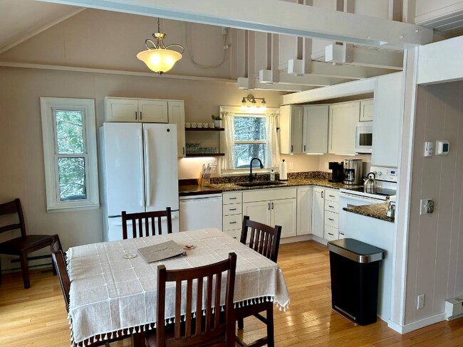 Foto del edificio - 542 Island View Dr