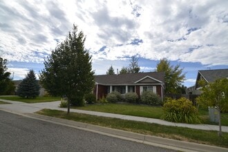 Building Photo - 3000 Oliver St