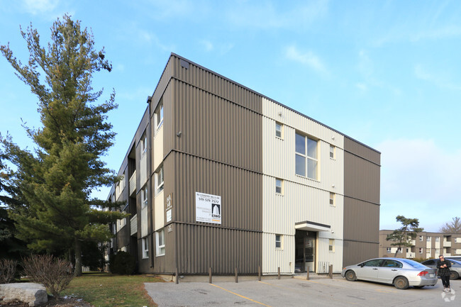 Building Photo - 84 Country Hill Dr