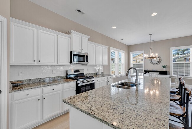 Foto del edificio - 910 Hillside Dr S