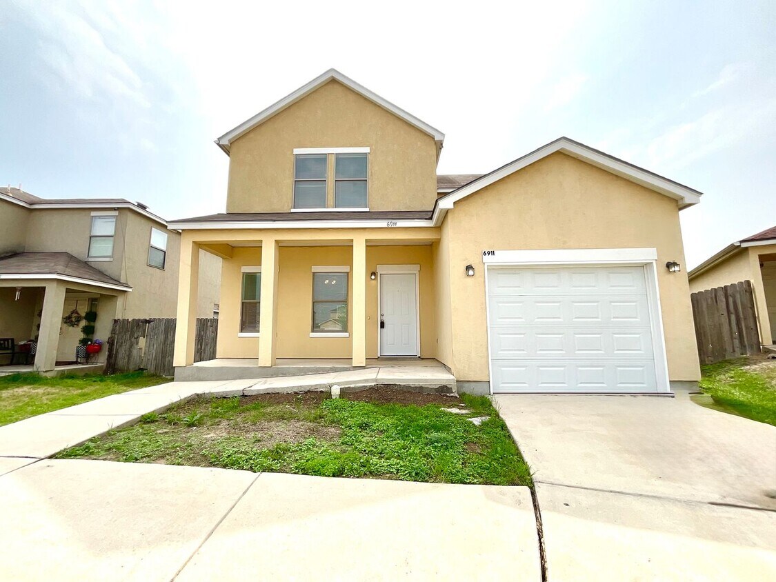 *MOVE IN SPECIAL* Spacious 3BR Two-Story Near Lackland AFB with Fenced Backyard - *MOVE IN SPECIAL* Spacious 3BR Two-Story Near Lackland AFB with Fenced Backyard