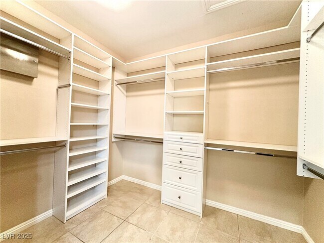 Foto del edificio - 9136 Worsley Park Pl