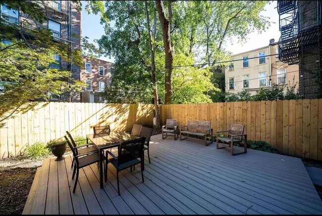 Building Photo - 1009 Willow Ave