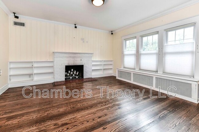 Building Photo - 209 W Myrtle St