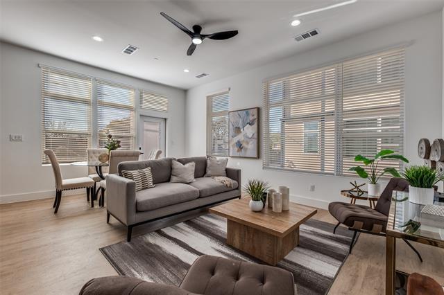 Foto del edificio - 723 W 10th St