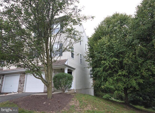 Building Photo - 407 Fort Hill Cir