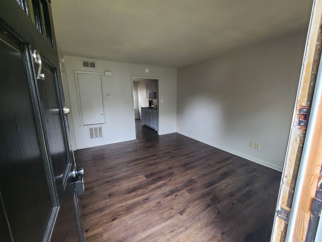 127-135 Mellow Dr, Charlotte, NC 28213