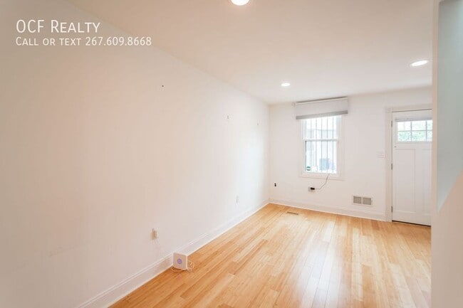 Building Photo - 2107 Clymer St