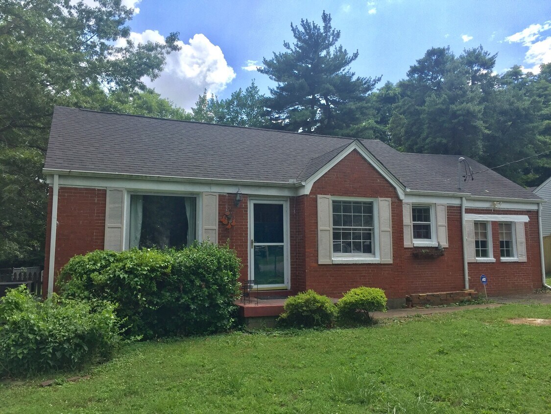 Inglewood Brick ranch 3/1 for 2100/mo. Alquileres en Nashville, TN