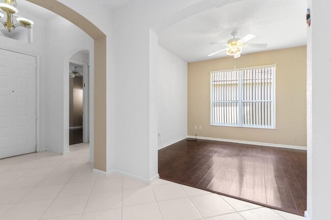 Building Photo - 6677 Southport Dr
