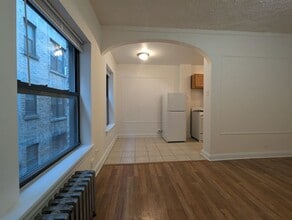 Building Photo - 5417 N Kenmore Ave