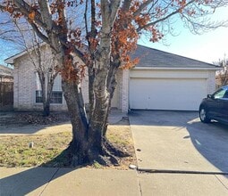 Building Photo - 2416 Wildwood Ln