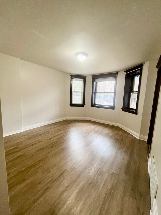 Building Photo - 2421 S Drake Ave