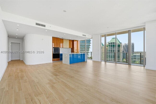 Foto del edificio - 2678 Tigertail Ave