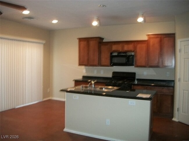 Foto del edificio - 8970 Lanta Island Ave